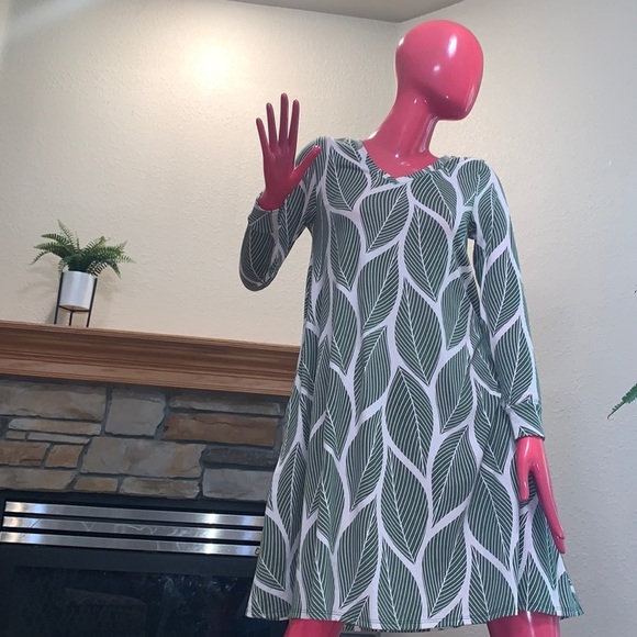 LulaRoe Dress - Picture 3 of 9